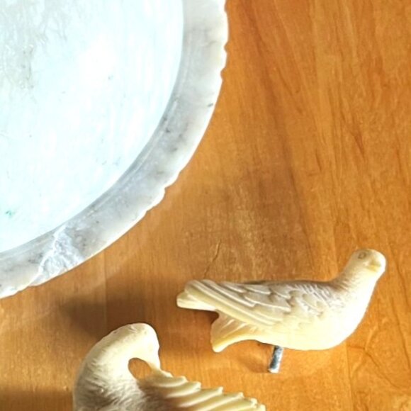 Vtg Hand Carved Italian Marble Pedestal Bird Bath/Fruit Bowl w/4 Removable Doves - Picture 8 of 16